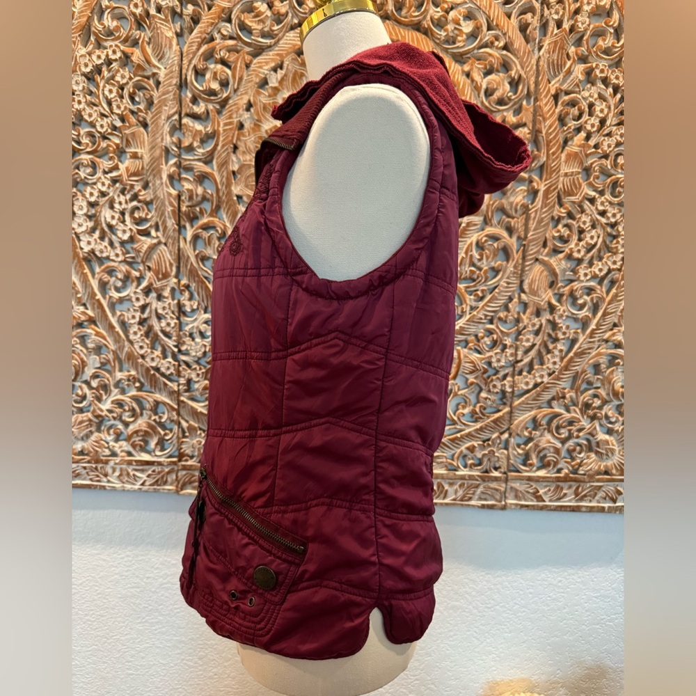 Maurices Raspberry Burgundy Hooded Vest w/ Embroidery Detail- size M - Picture 8 of 16